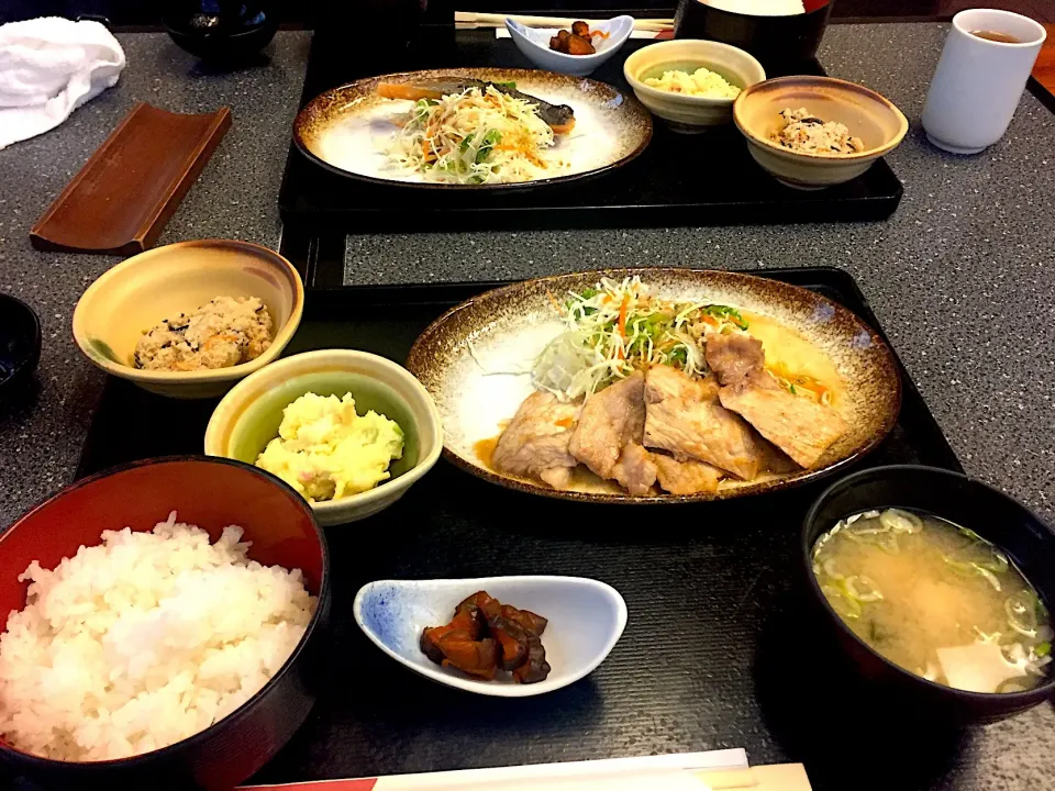 お肉ランチ＼(^o^)／今日は、豚の生姜焼き🐷|すかラインさん