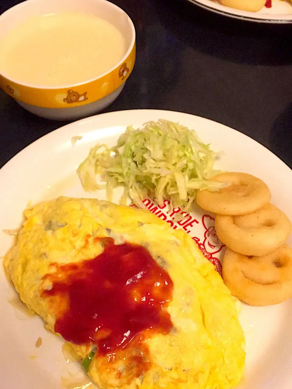 ひき肉と玉ねぎのオムレツ & 豆乳のコーンスープ|ぺろたんさん