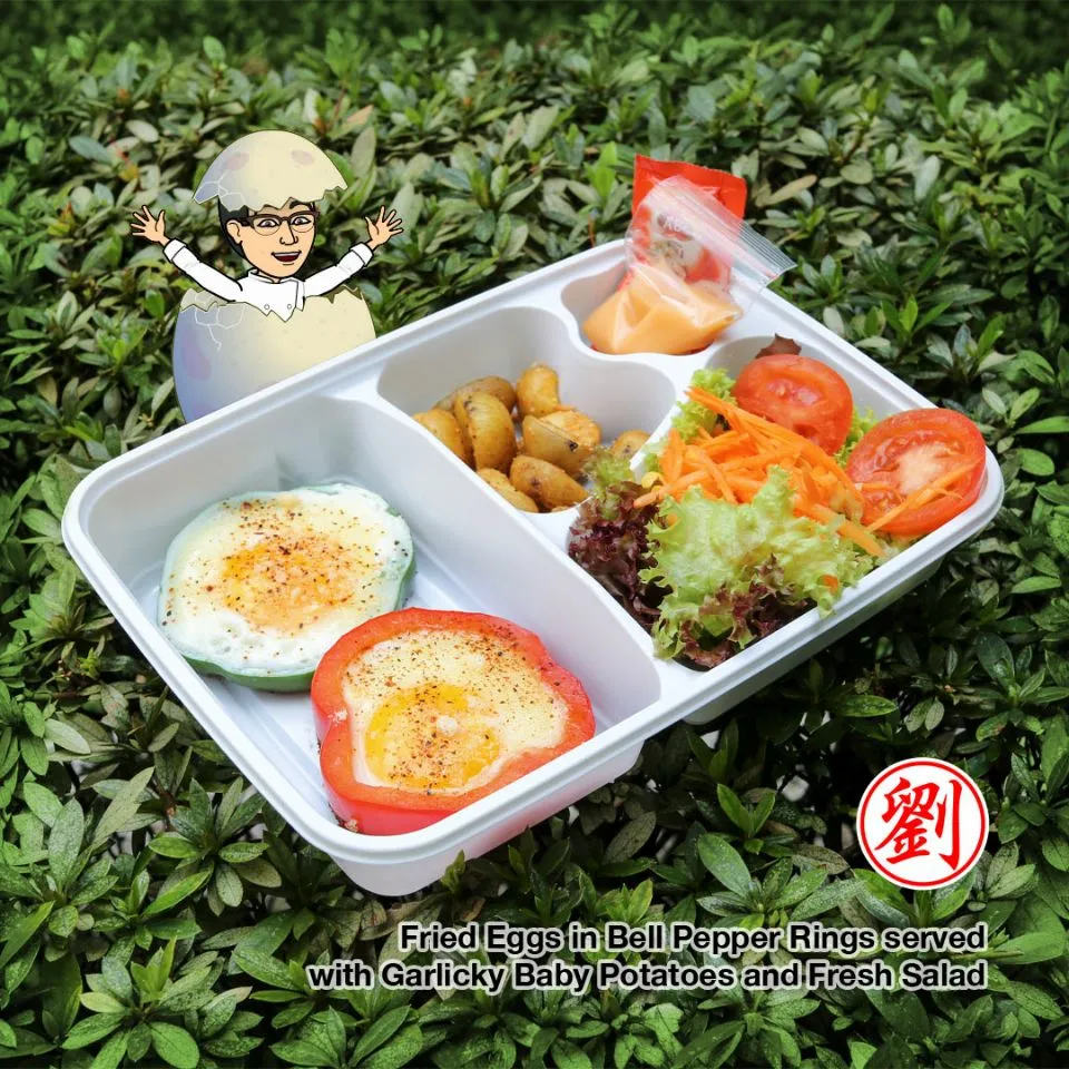 🍳🥚 Fried Eggs in Bell Pepper Rings served with Garlicky Baby Potatoes and Fresh Salad 🥔🥗|Hadi Santosaさん