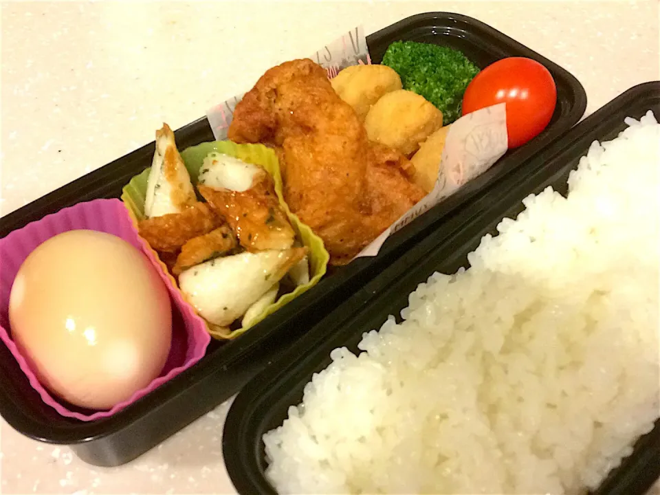 旦那弁当🍱
ご飯
唐揚げ(冷食)
竜田揚げ
竹輪磯辺揚げ
味玉
ブロッコリー
ミニトマト|すがかえさん