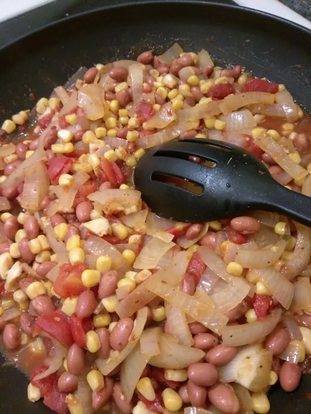 onion, garlic, tomato's, evoo, butter, corn, and pink beans|Polly Gelfusoさん