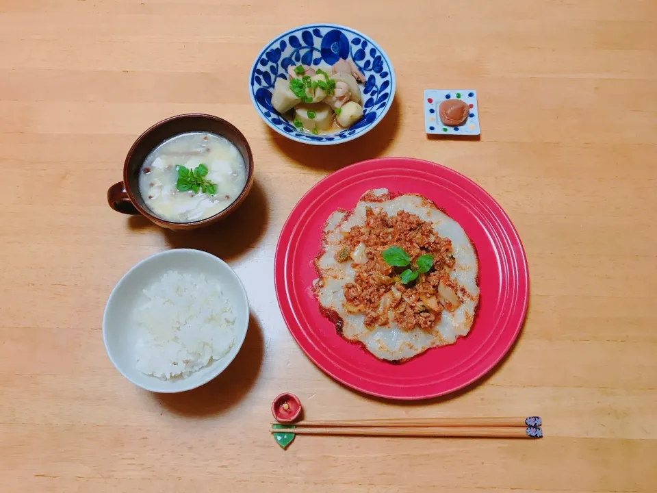 Snapdishの料理写真:夕ごはん
豚キムチそぼろの長芋チヂミ
里芋の煮っころがし
茶えのきと豆腐の卵とじスープ|ちゃみこさん