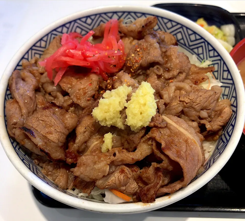 牛カルビ生姜焼丼|るみおんさん