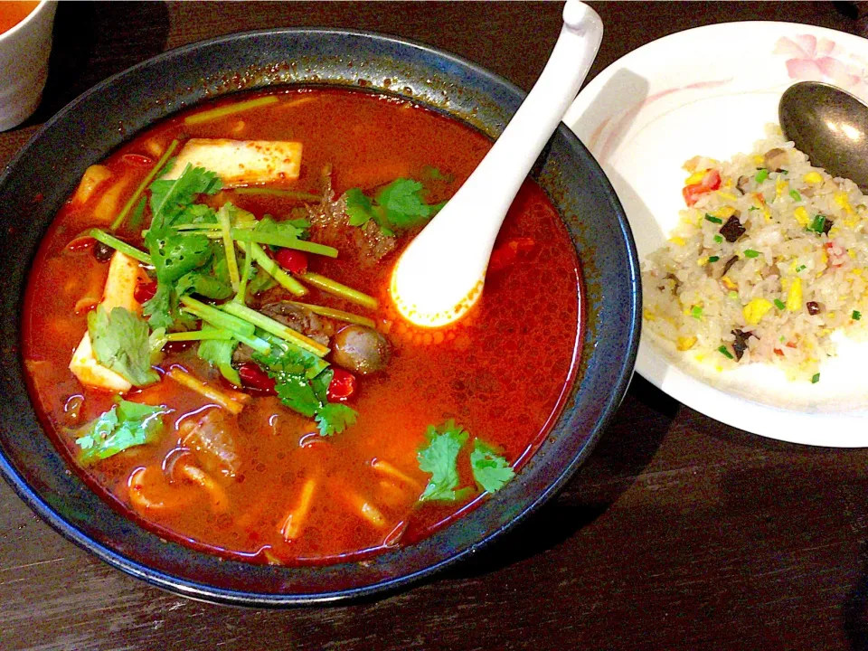 Snapdishの料理写真:四川風牛肉激辛麺|Kouji  Kobayashiさん