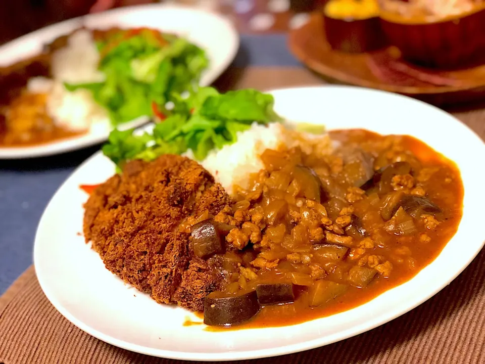 粗挽き挽肉カレー＆メンチカツ

 #カレーライス  #挽肉  #メンチカツ  #晩ご飯  #ワンプレートごはん|たつやん。さん