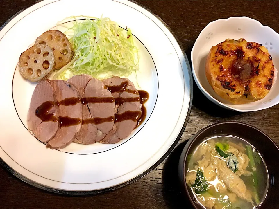 ロースト猪
小松菜と卵のスープ
焼きりんご🍎|カドラさん