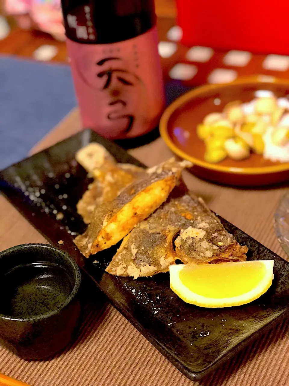 カレイの唐揚げ＆天弓 純米吟醸~桜雨~

#鰈  #カレイの唐揚げ  #和食  #日本酒に合う  #日本酒 #天弓  #純米吟醸  #揚げ物|たつやん。さん