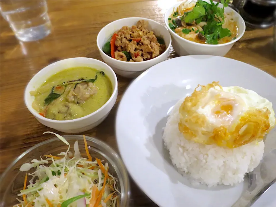 欲張りランチセット カレー・ガパオ・トムヤムクン ヌードル@ピーナッツ食堂 人形町|Mickeeさん