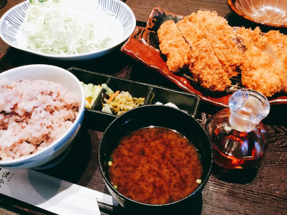 Snapdishの料理写真:とんかつ浜勝さんのコンビ定食😋🐽|アライさんさん