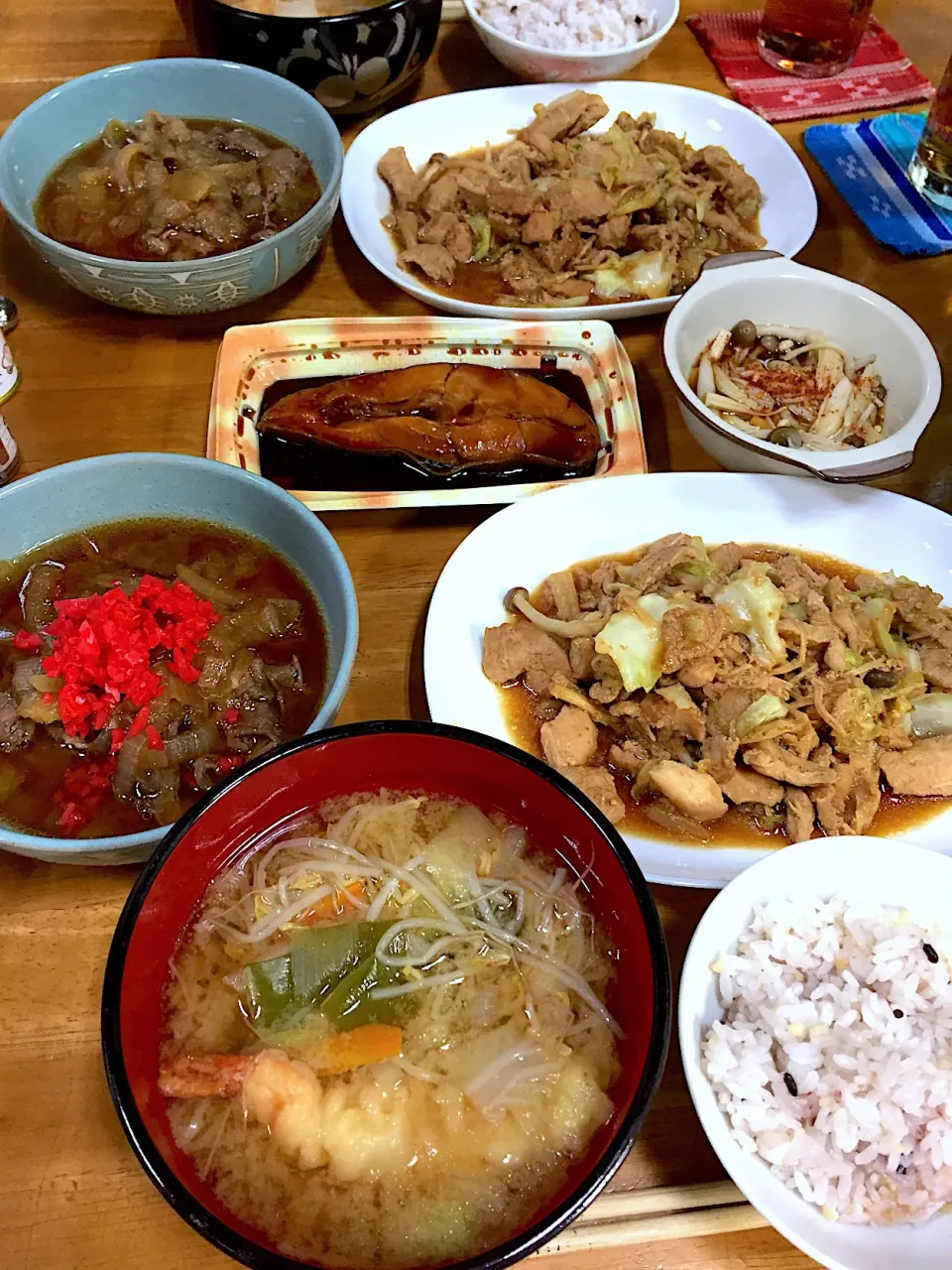 鶏ちゃん、牛丼の具、野菜のみそ汁、カレイの煮付け、キノコぽん酢＼(^o^)／|すかラインさん