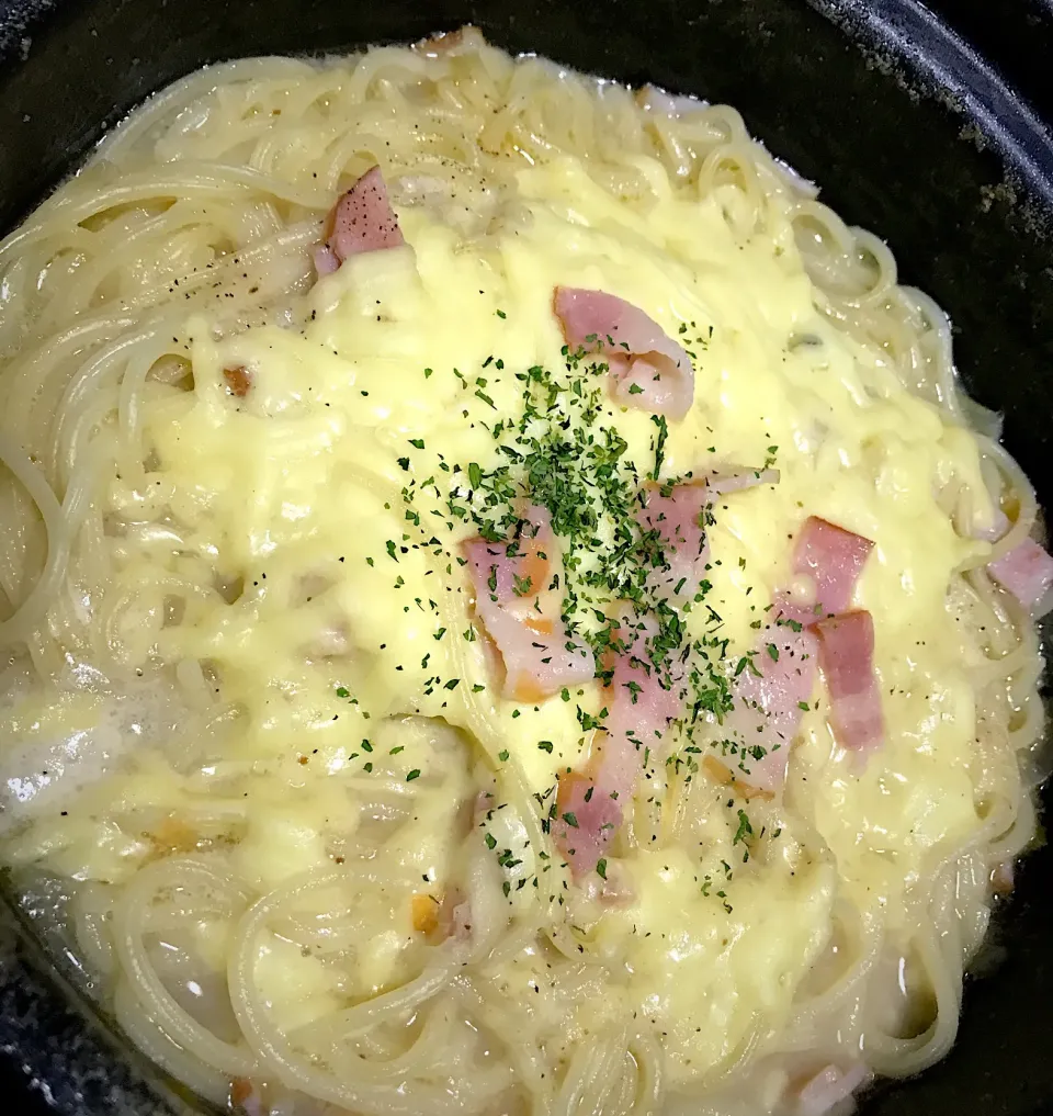 Snapdishの料理写真:ごま豆乳鍋つゆで〆チェン！カルボナーラ❤️|あーかさん