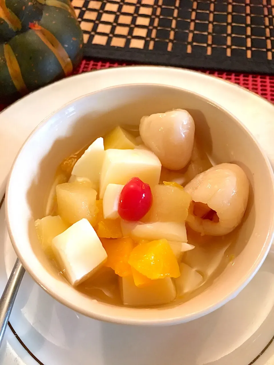 Snapdishの料理写真:Tropical Fruit Salad🍒#tropicalfruitsalad fruitcocktail, mandarin orange, almond jelly, mango jelly, lychee|🌺IAnneさん