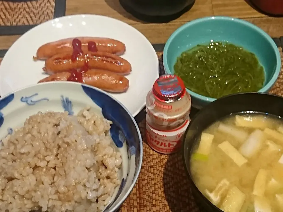 ウィンナーソーセージ&めかぶ&豆腐の味噌汁|まぐろさん