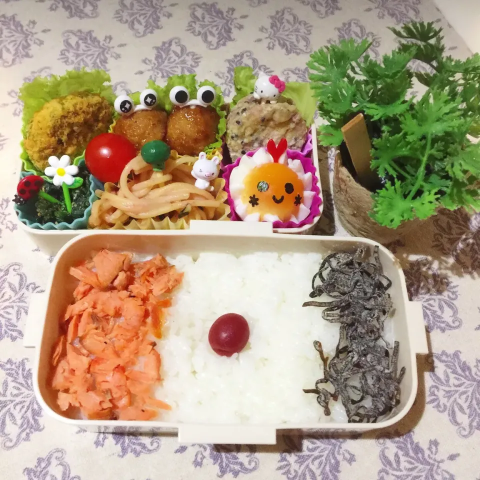 11/24❤︎娘の日の丸弁当❤︎
朝寝坊…💦今日はでこ弁が作れずシンプルなお弁当…
#お弁当 #お昼ごはん #娘弁当 #ランチ #日の丸|Makinsさん