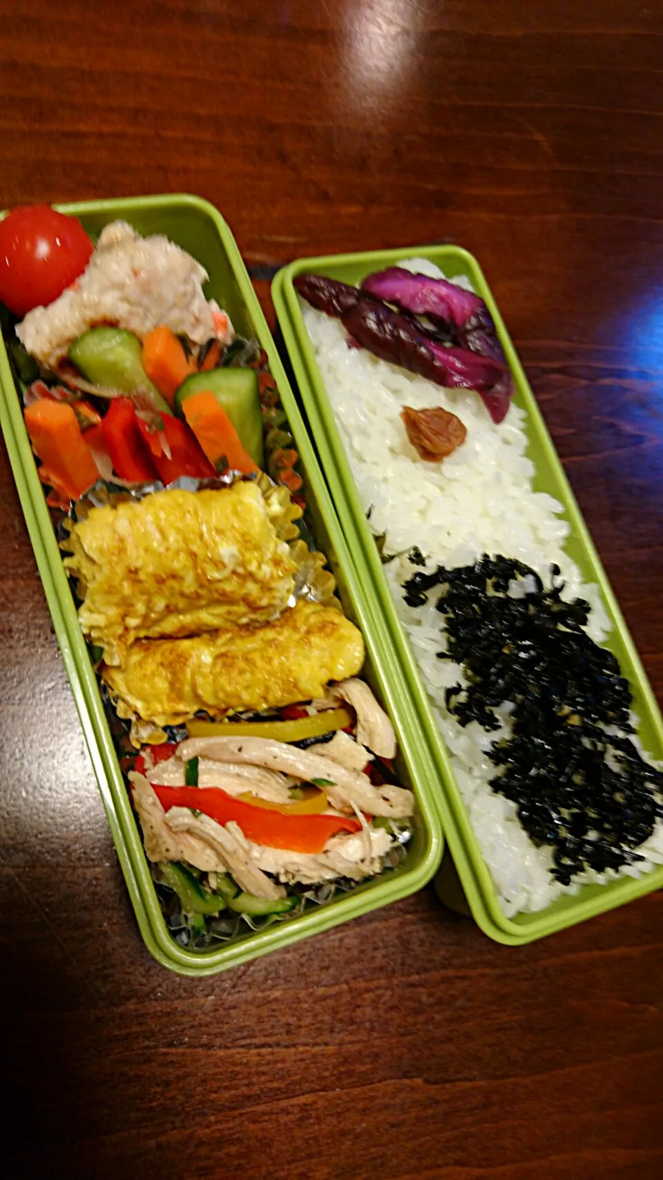 Snapdishの料理写真:ピーマンの肉詰めと卵焼き弁当|りょーさん