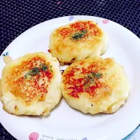 Snapdishの料理写真:ジャガイモを使ったもっちり料理です！
結構食べ応えがありお腹いっぱい😋
 #じゃがいも|サクさん