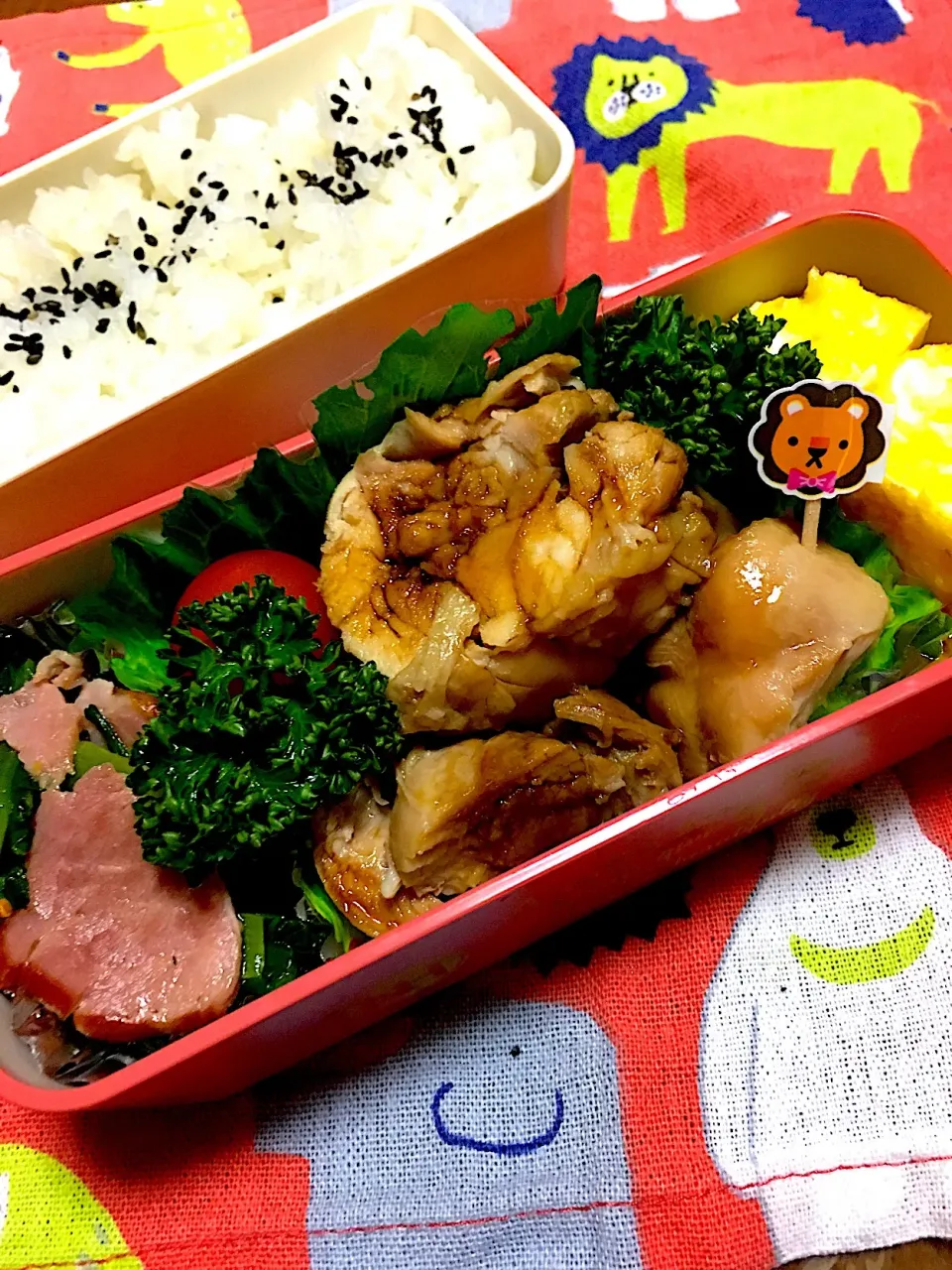 Snapdishの料理写真:鶏チャーシューのお弁当|かりんかさん