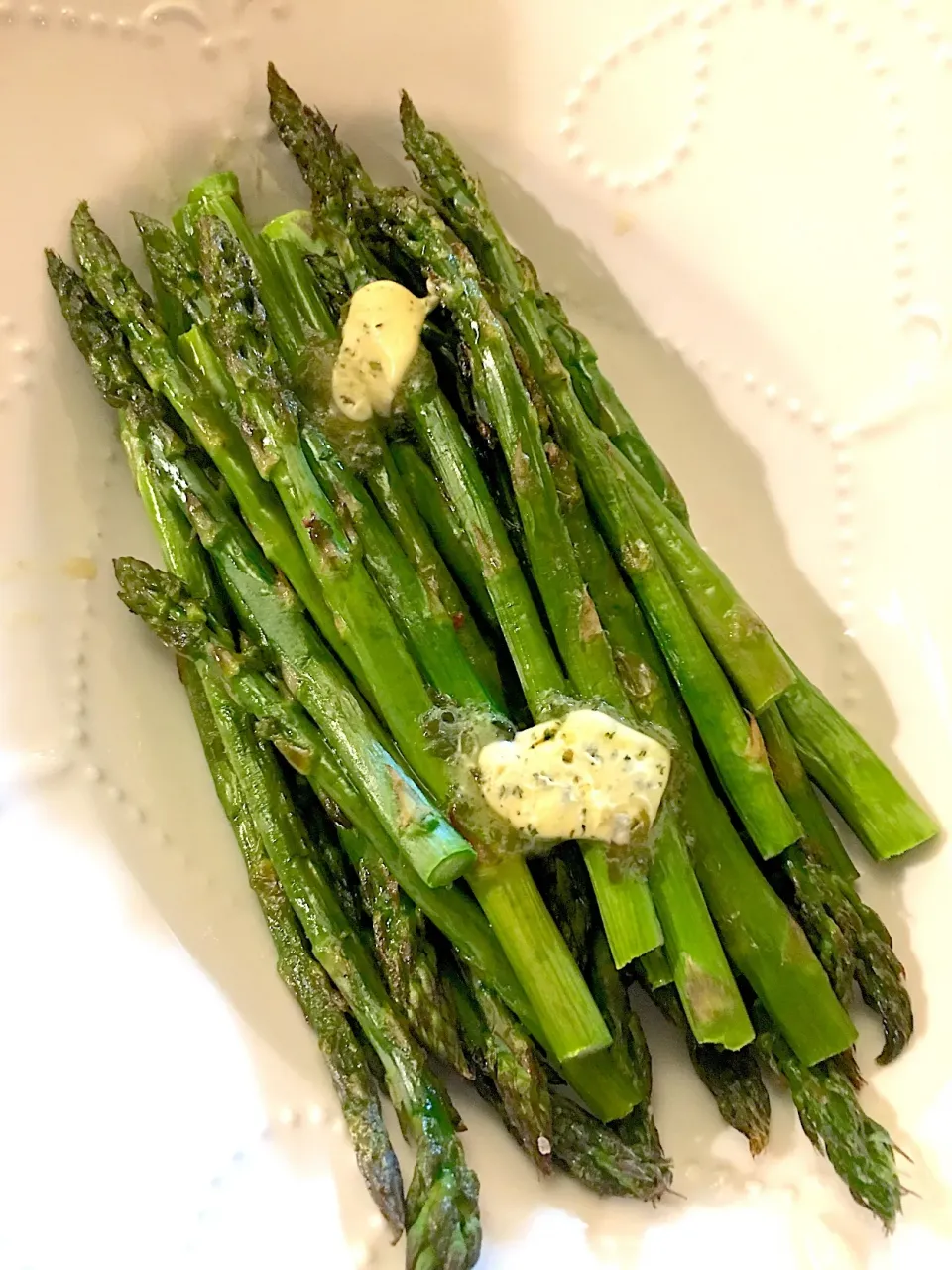 Oven roasted Asparagus drizzled with lemon extra virgin Olive oil topped with garlic herb butter  #asparagus|🌺IAnneさん