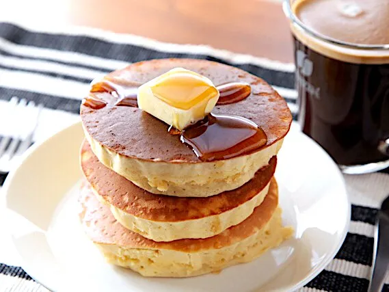 喫茶店のホットケーキ🥞里山の百花蜂蜜|マユマユさん