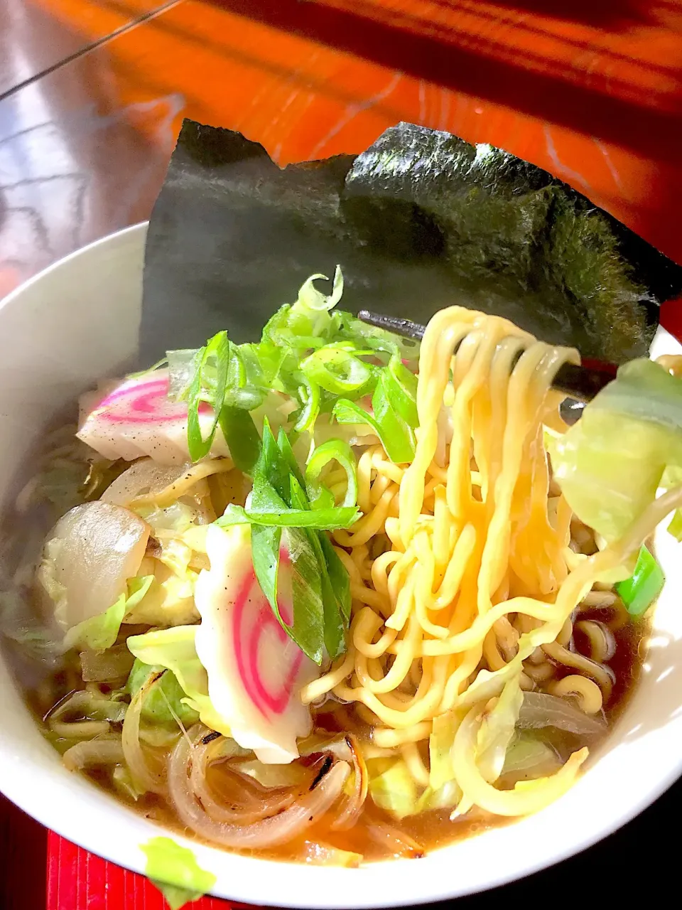 マルちゃん正麺 醤油味
お昼ラーメン|シュトママさん