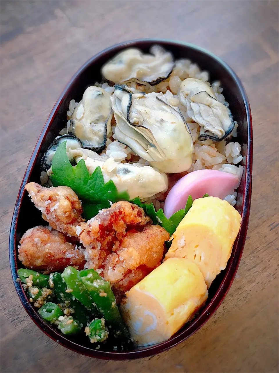 Snapdishの料理写真:今日のお弁当
・牡蠣の炊き込み御飯
・とりから
・出汁巻き卵
・インゲンの胡麻和え|akiさん