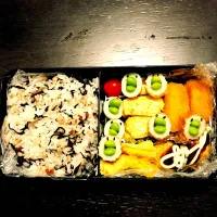 Snapdishの料理写真:#旦那弁当  #主婦１年生   #ちくわひよこ 
#上達した？#自分なりに
#ご飯はもち麦ご飯|なおなおっちょさん