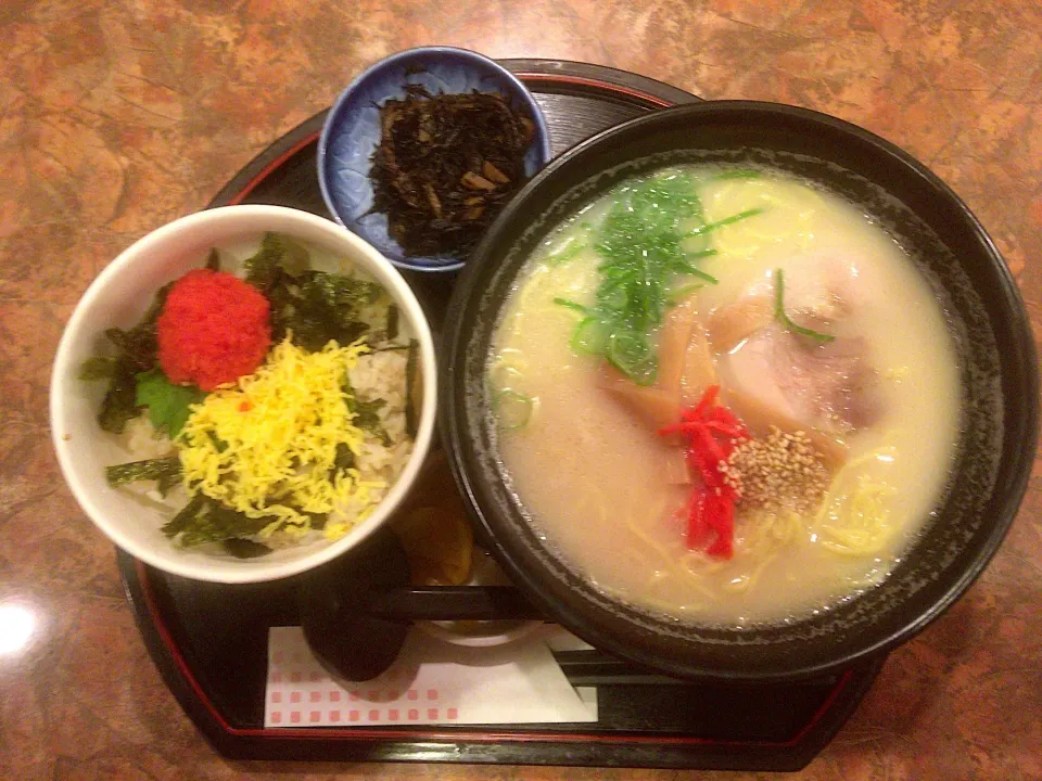 おすすめ定食(明太子ごはんととんこつラーメン)|ばーさんさん