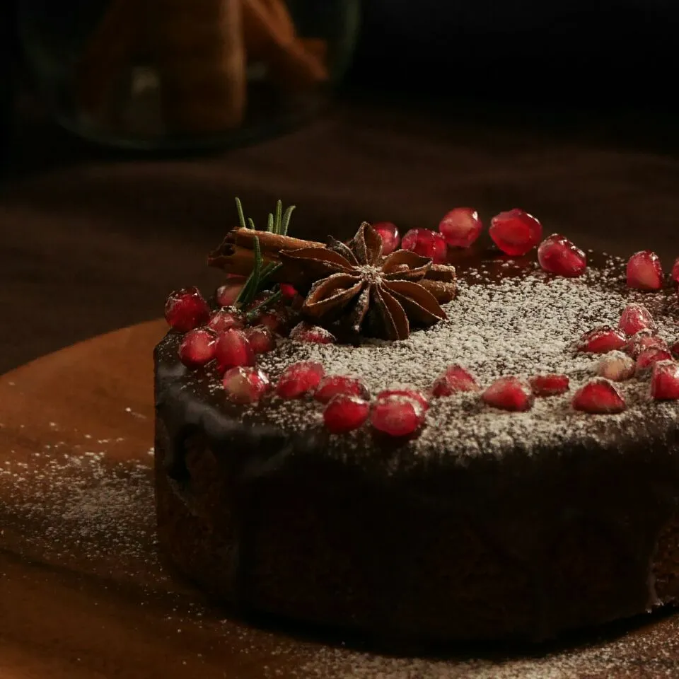 Snapdishの料理写真:赤ワインチョコレートケーキ／ Red Wine Chocolate Cake|まちまちこさん