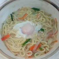 Snapdishの料理写真:鶏白湯鍋のいつもの〆ラーメン♪|ちさこさん