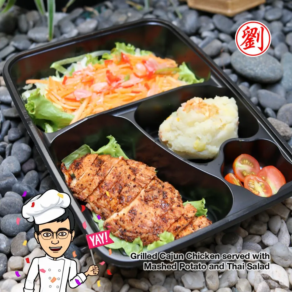 Snapdishの料理写真:🐔 Grilled Cajun Chicken served with Mashed Potato and Thai Salad 🥔🥗|Hadi Santosaさん