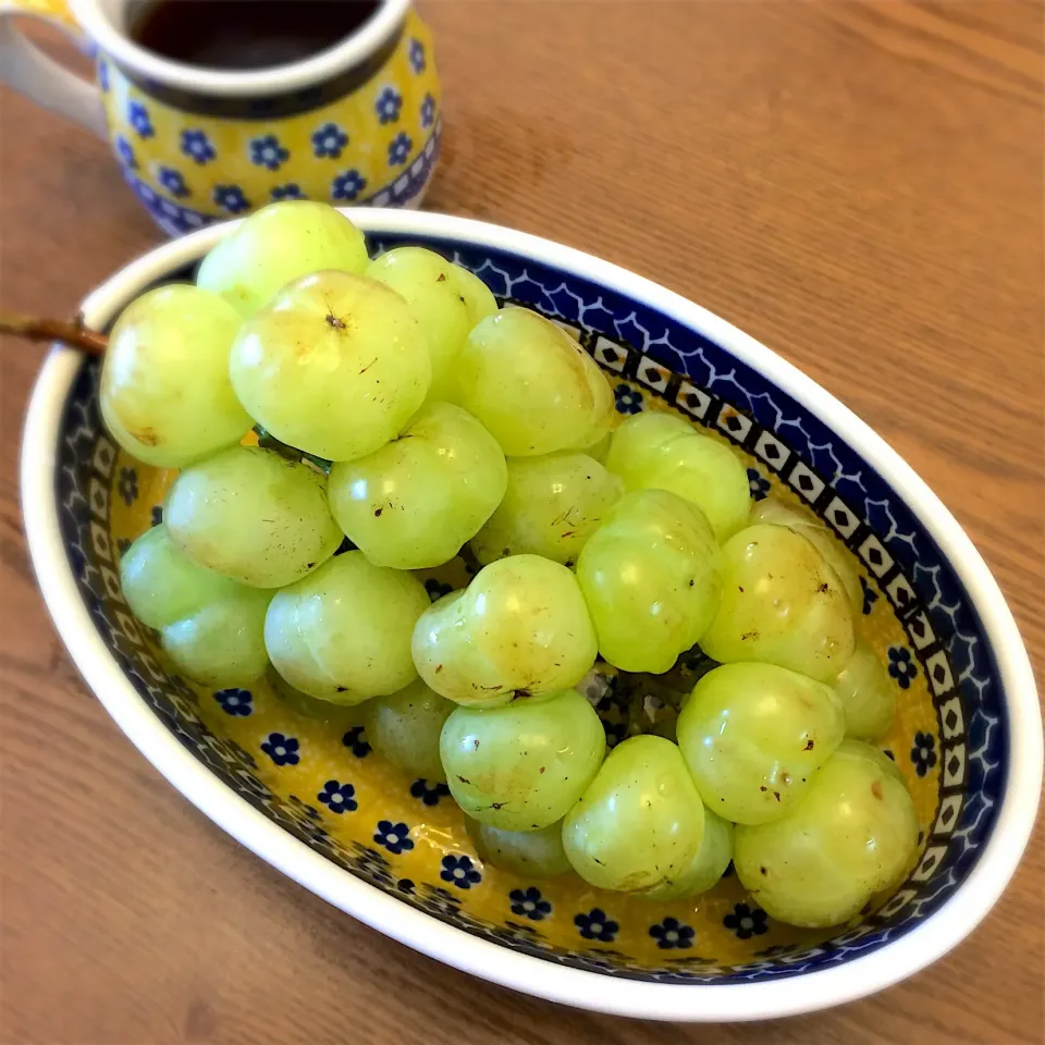 Snapdishの料理写真:タイムセールで198円だった皮ごと食べられる山梨ぶどう。安い！うまい！|マミさん