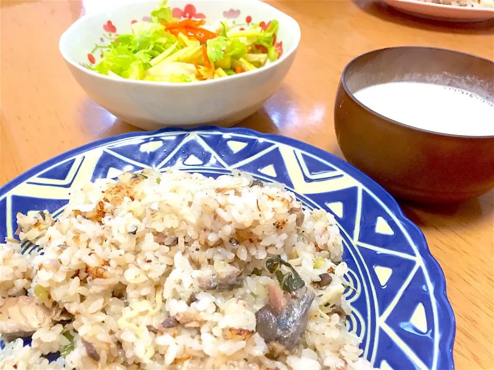 鯖缶とキノコ🍄の炊き込みご飯|ふみぃさん