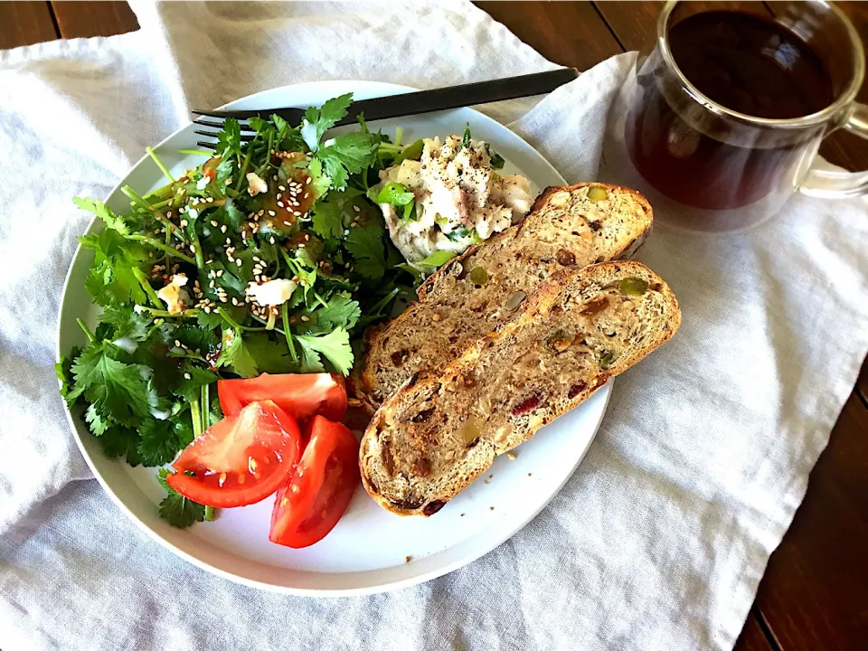 Today’s Breakfast / Coriander Salad Plate 🌿🌿🌿|welcomeizumiさん