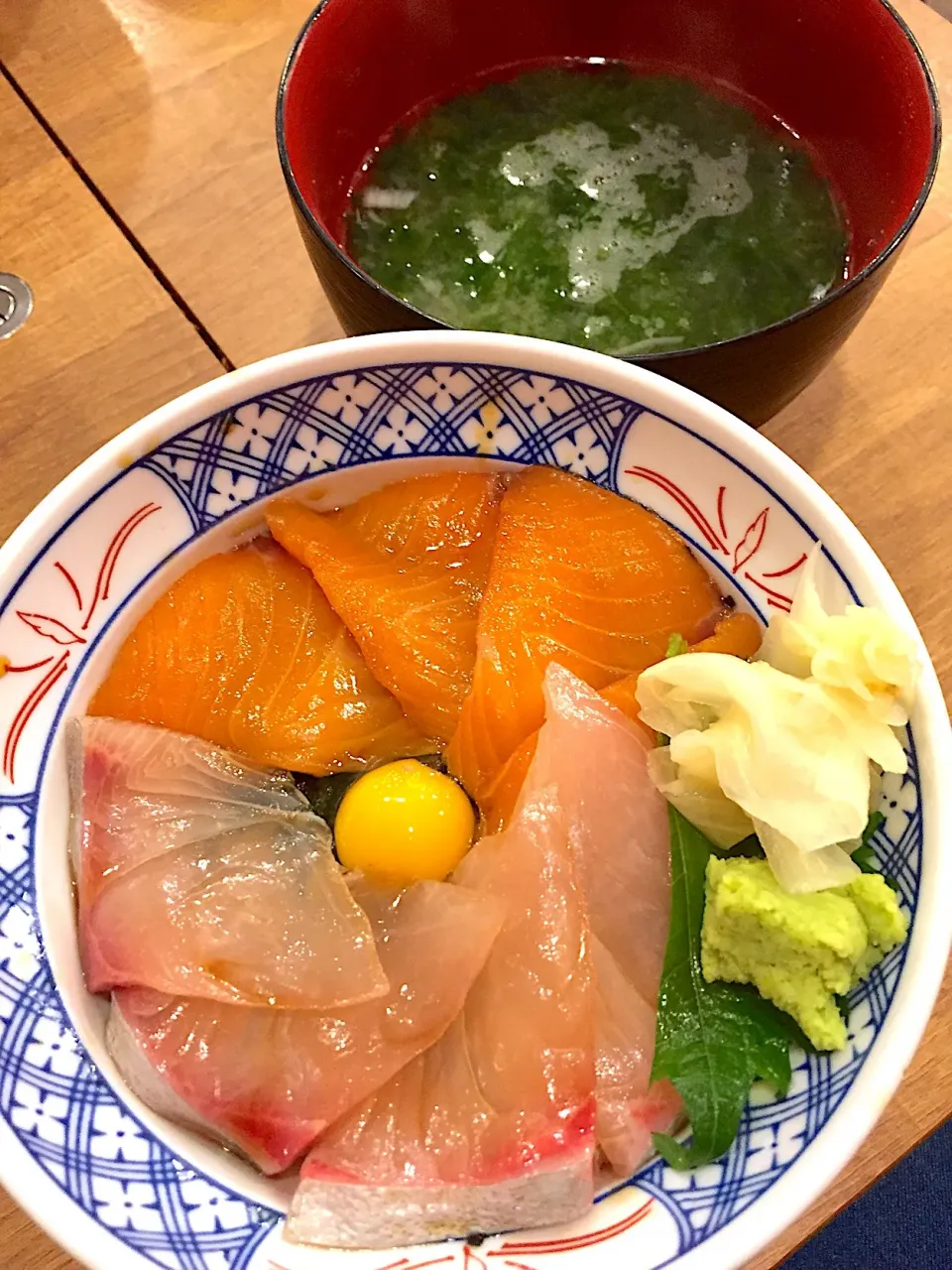 サーモンとカンパチの漬け丼と生海苔の味噌汁@磯丸水産|Kazuya Miyukiさん