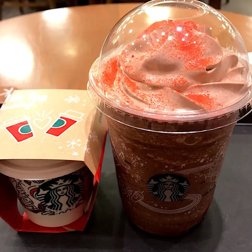 Snapdishの料理写真:クリスマスラズベリーモカ
フラペチーノ。
ミルクティープリン🍮|💙💙渡辺翔太💙💙さん