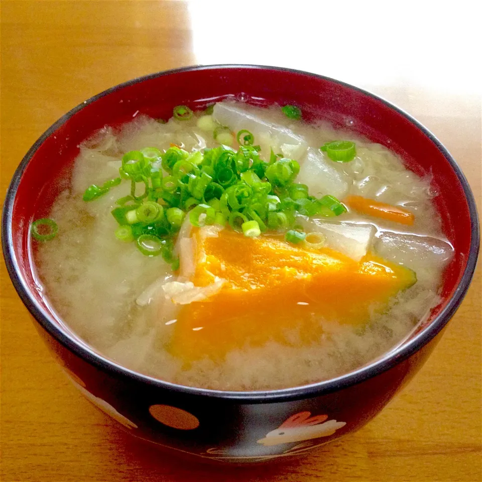 Snapdishの料理写真:ゴロゴロかぼちゃ🎃のお味噌汁🍀|まいりさん