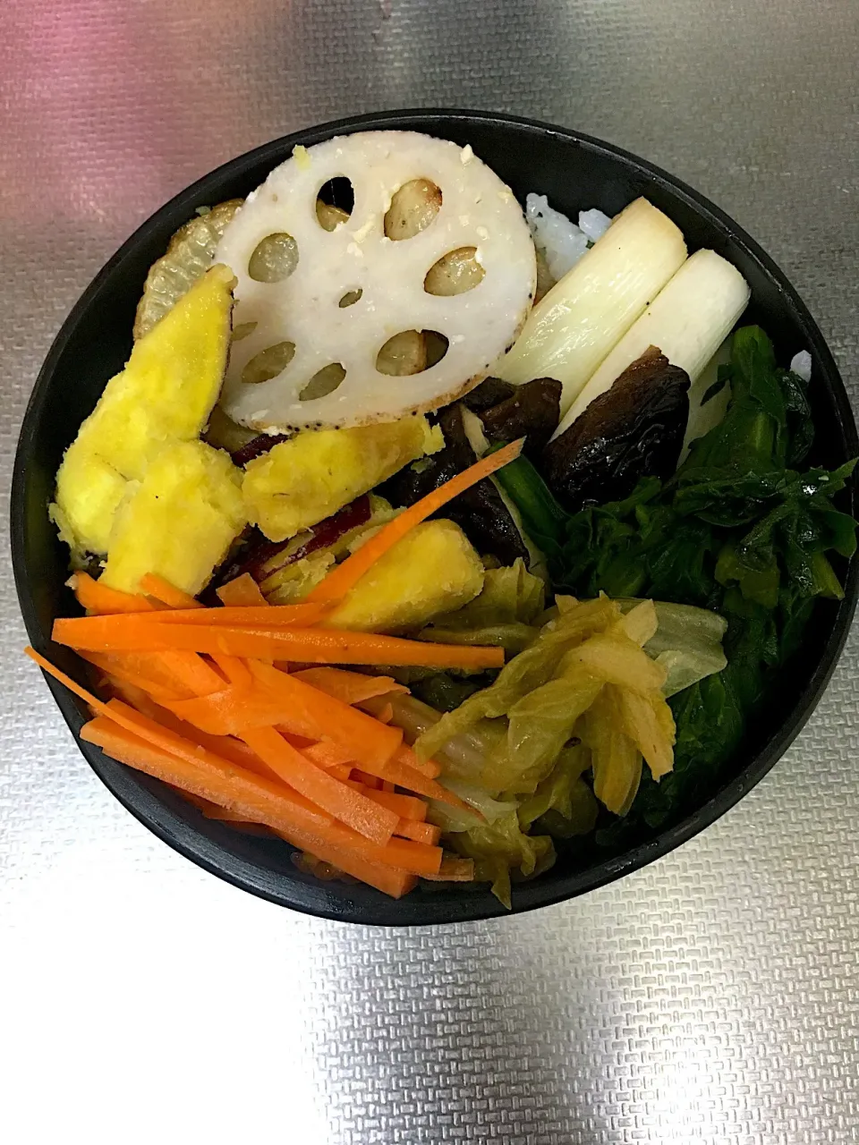 大根、長葱、椎茸、蓮根、白菜、人参、春菊、さつまいも #vegetable  #vegan  #bento  #お弁当 #|aiさん