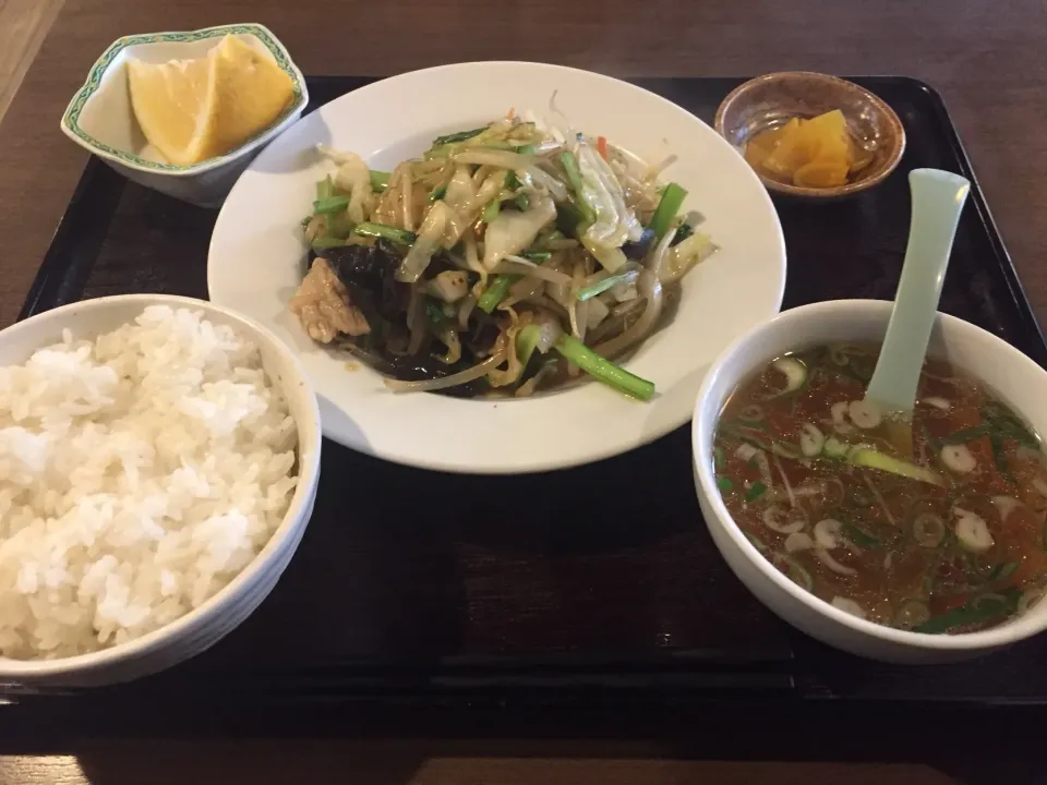 Snapdishの料理写真:肉野菜炒め定食|おっちさん