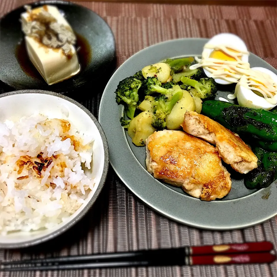 鶏胸肉のクリスピーチーズ焼き
ピーマンの油焼き 
とろろ昆布奴
ブロッコリーとじゃがいもの煮込み|たまさん