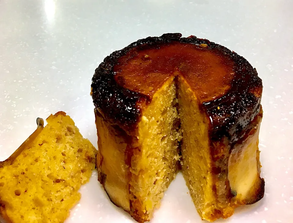 Snapdishの料理写真:Sourdough Caramelized Apple Cake|gonbenさん