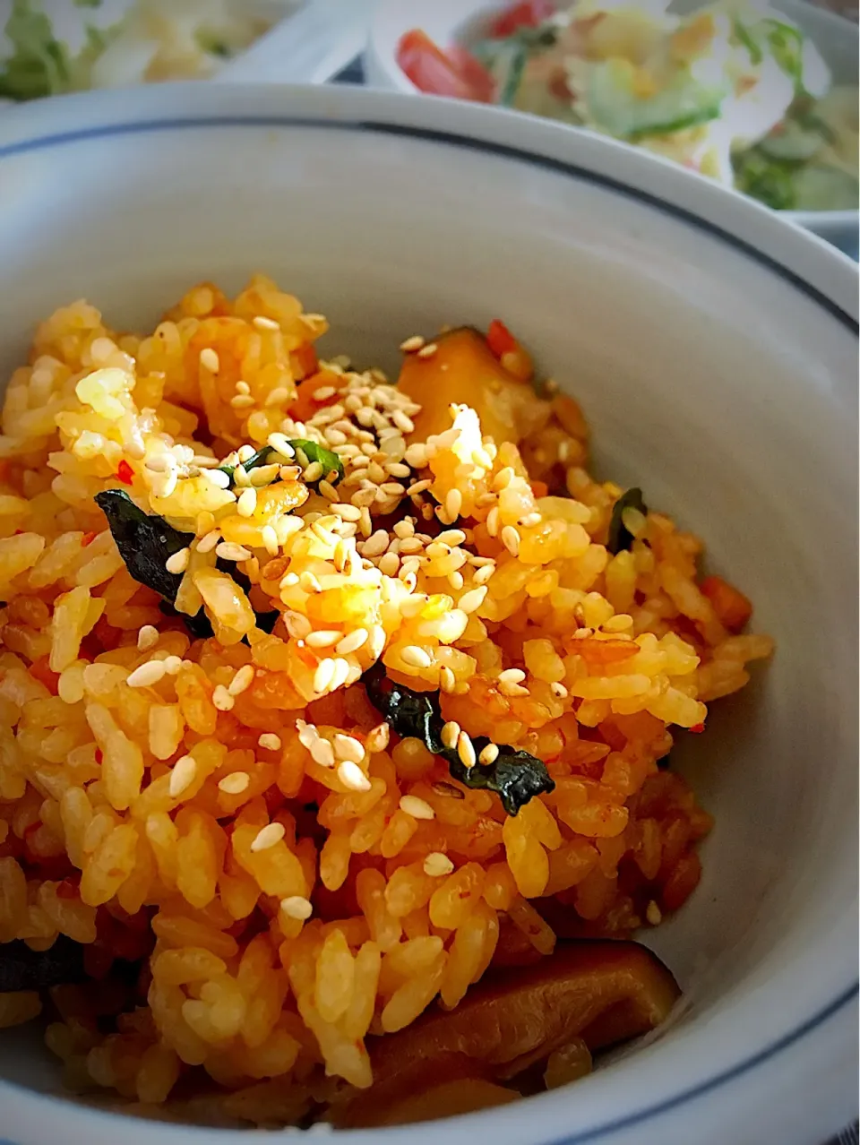 豆板醤で炊き込みご飯！香ばしく焼いたワカメがポイントです😊|Tina Tomoko😋さん