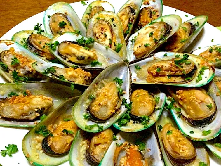 ✨BAKED MUSSELS in garlic-butter...ムール貝のガーリックバーター焼き✨|🌺Sanntina🌺さん