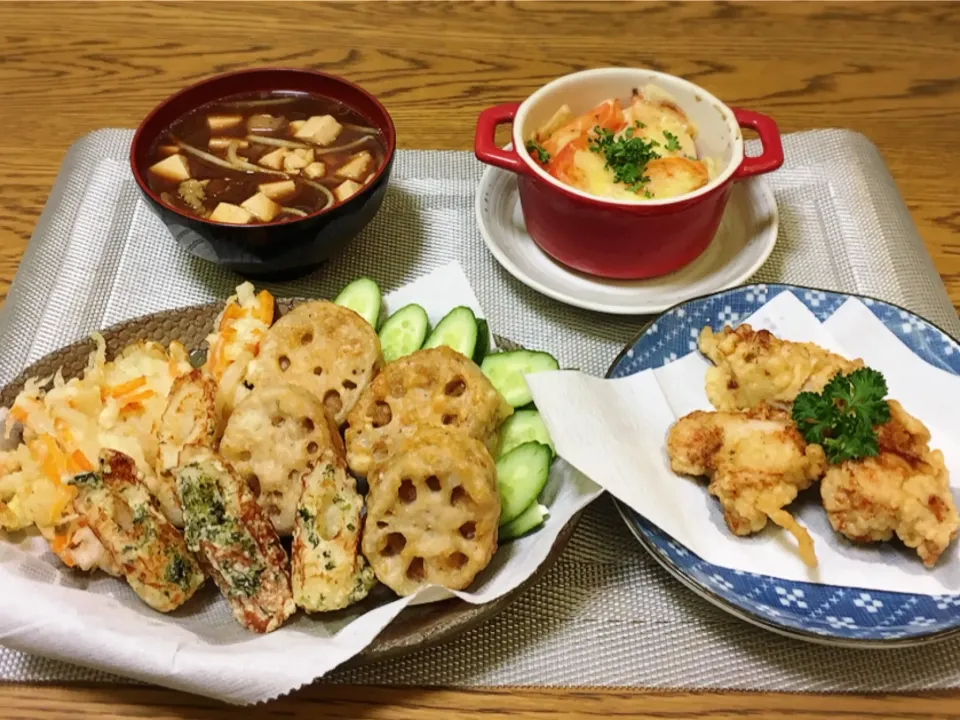 Snapdishの料理写真:モツ入り⁉︎お味噌汁・トマトのチーズ焼き・鶏天・レンコンのはさみ揚げとちくわ磯辺揚げと玉ねぎかき揚げ|美也子さん