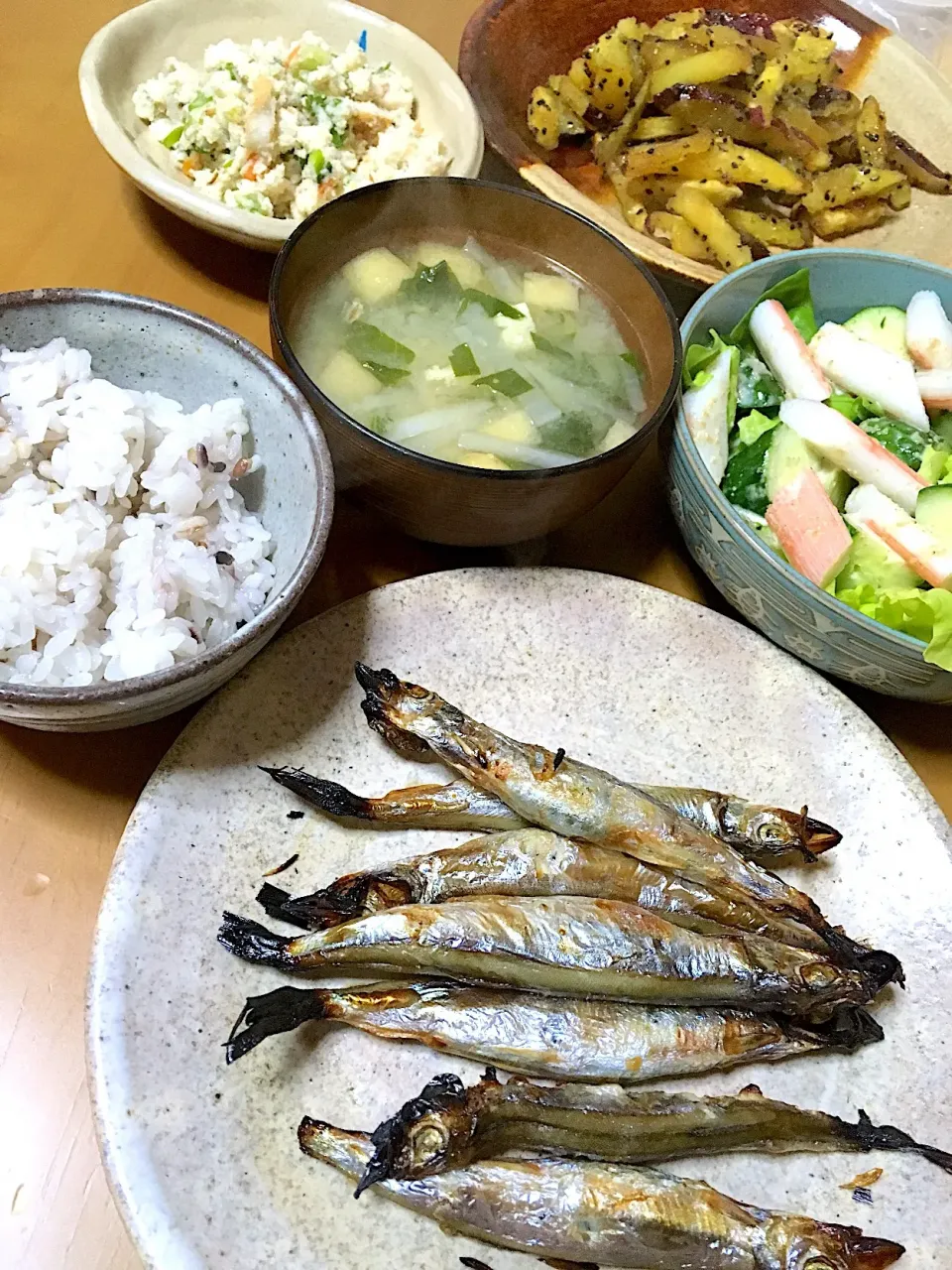 掘ってきたさつまいも🍠まずはスティック大学芋から♡

スティック大学芋
ししゃも
カニカマサラダ
おから
大根のお味噌汁
雑穀米ご飯🍚|さくたえさん