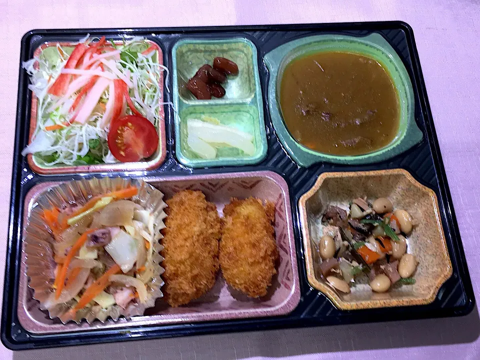 コラーゲンたっぷり牛スジ入りカレー 日替わり弁当 豊川市豊橋市一部エリア宅配|Naokazu Kuritaさん