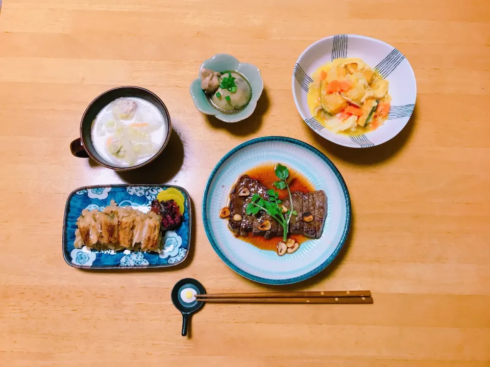 夕ごはん
トモサンカクのステーキ
鶏団子と白菜のクリームスープ|ちゃみこさん