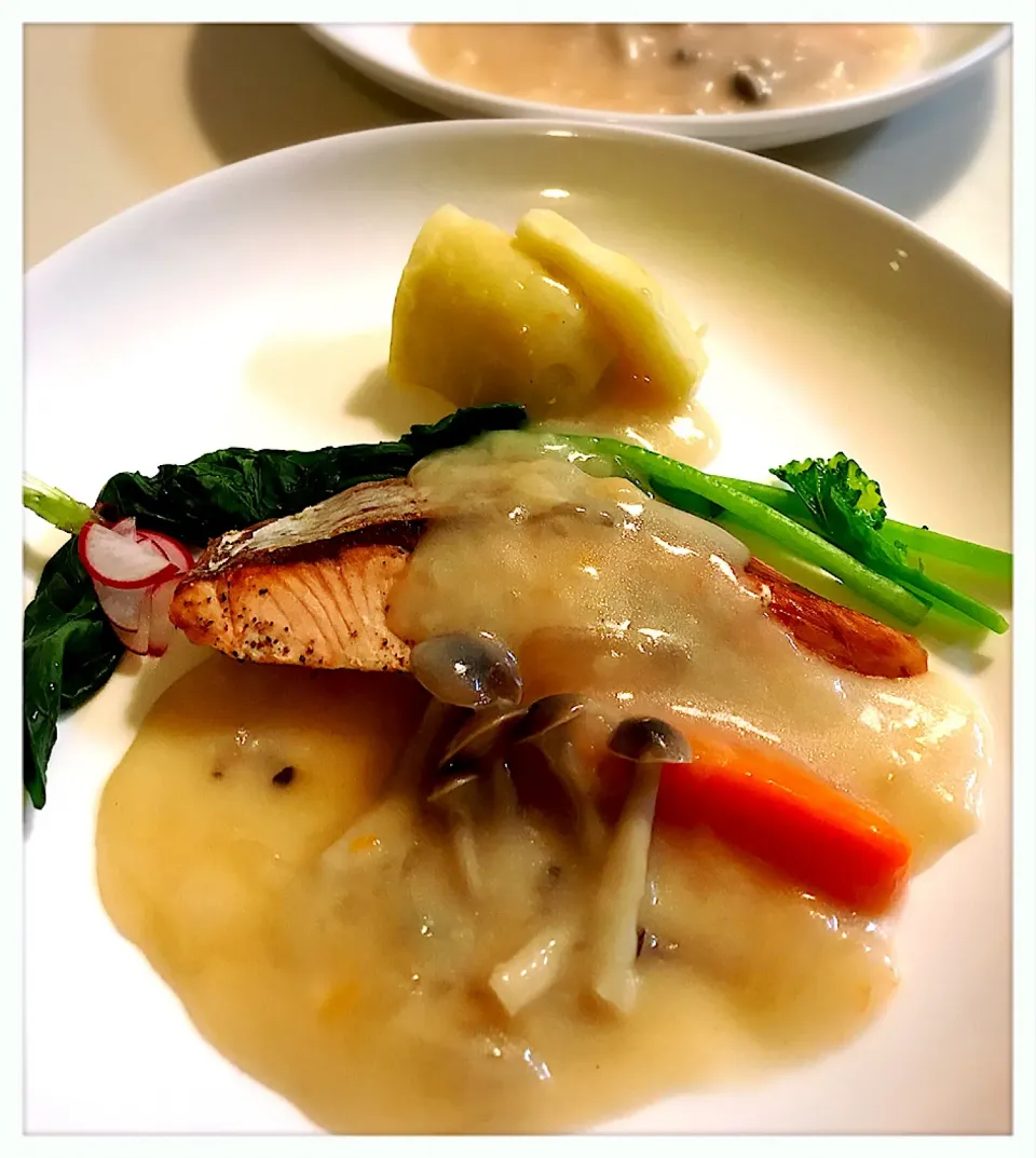 Sauteed salmon with cream sauce|toyamadaさん