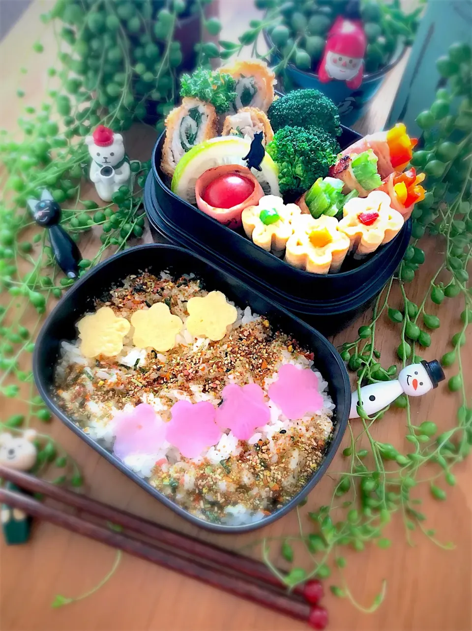 豚バラの紫蘇巻きカツとベーコン巻きのお弁当🍱 #カツ #カツ弁当 #ベーコン巻き #お花のたまご焼き|呑兵衛料理家 おねこさん