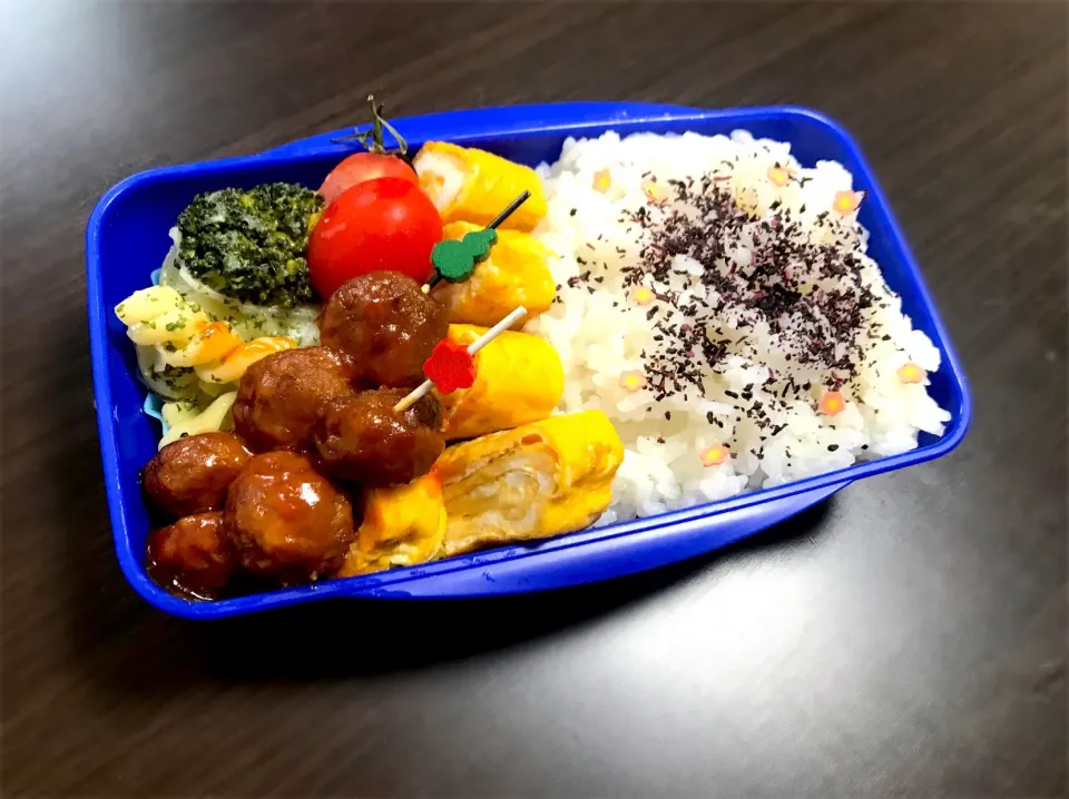 11/28❁パパ弁当👨
ミニグラタン
ミートボール
ちーず卵焼き
プチトマト🍅
ゆかりごはん|つんさん