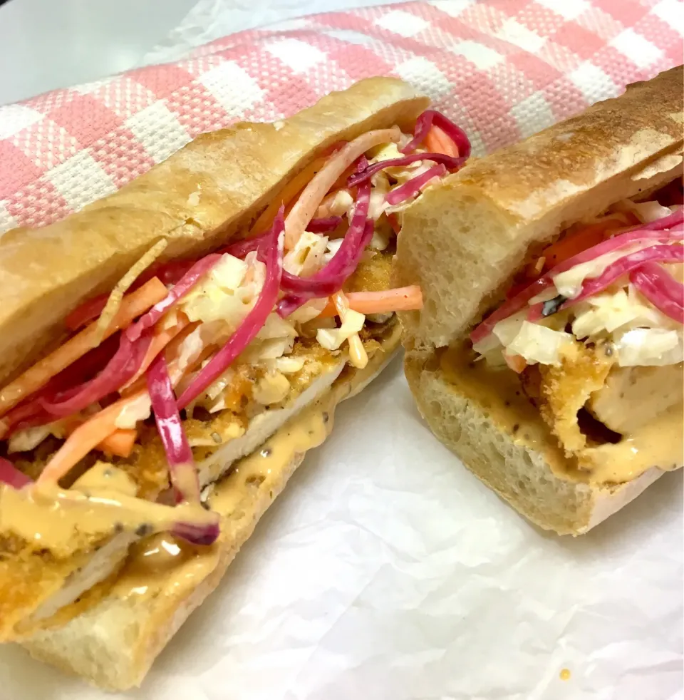 Cajun Fried Chicken Po Boys with Spicy Lemoulade Sauce|gonbenさん